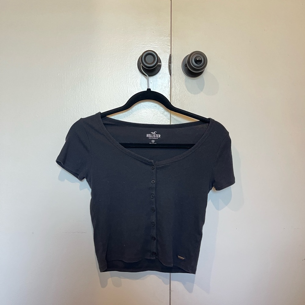 Hollister Gray Cropped Button Down Shirt